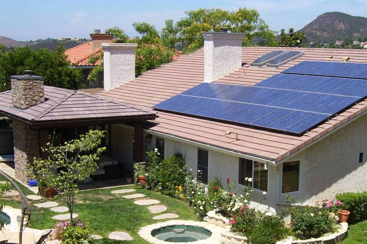 What-Happens-When-I-Buy-a-House-With-Solar-Panels