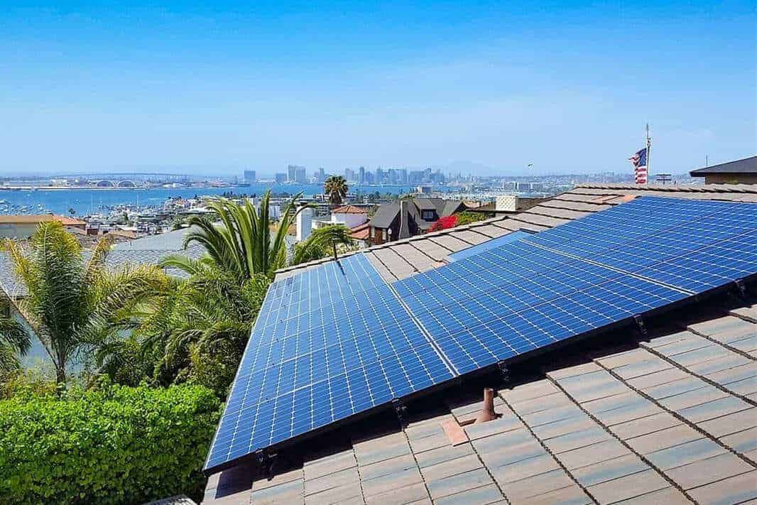 how-many-amps-does-a-100-watt-solar-panel-produce