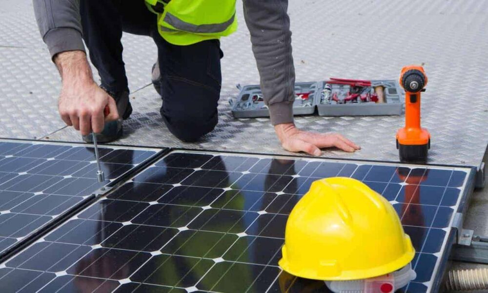 5 Tips On How to Become a Solar Panel Installer