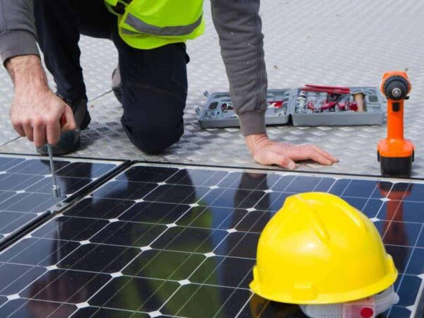 5 Tips On How to Become a Solar Panel Installer