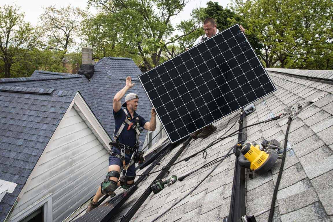 Installing-Solar-Panels-in-Boston