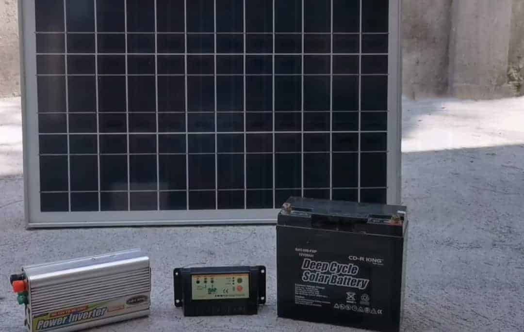 how-many-solar-panels-to-charge-a-12-volt-battery
