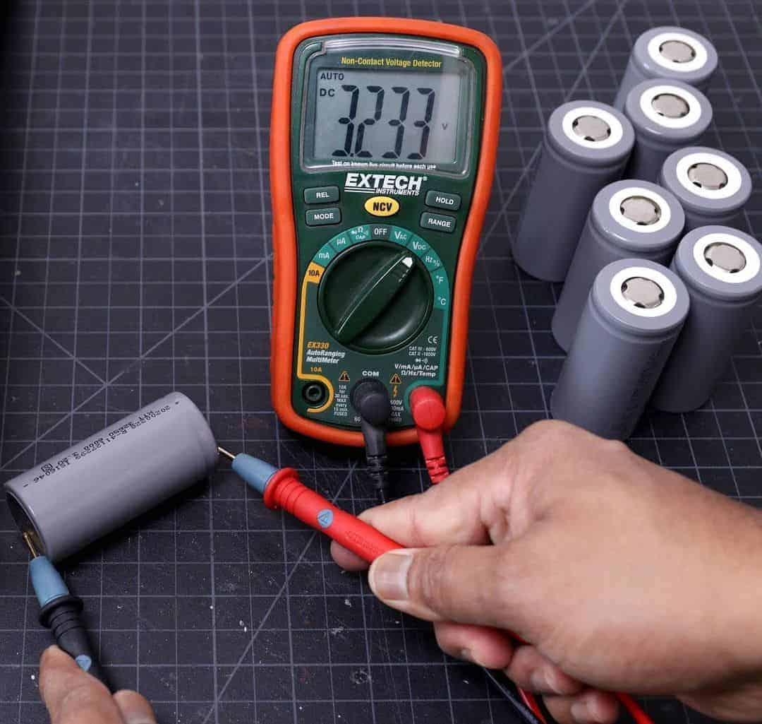 solar-rechargeable-batteries-vs-rechargeable-batteries
