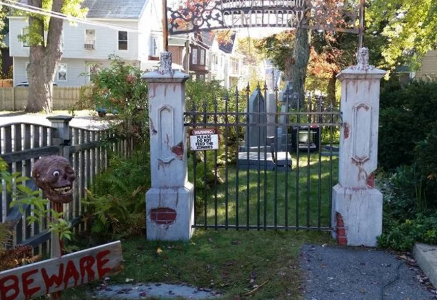 diy-halloween-gate